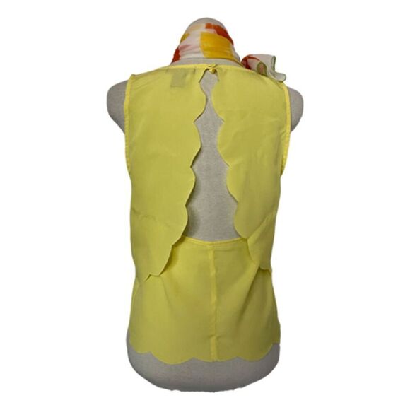 Material Girl Scallop Tiered Open Back Yellow Blouse Top Size S - Picture 2 of 7